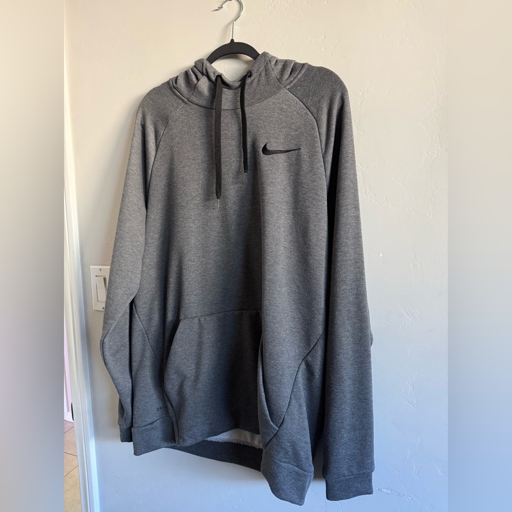 EUC NIKE DRYFIT HOODIE SIZE XL